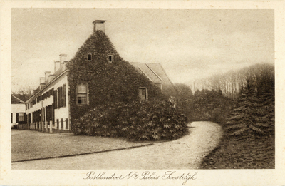 14116 Gezicht op de voor- en rechtergevel van het postkantoor (Amsterdamsestraatweg 2-10) te Soestdijk (gemeente Baarn) ...